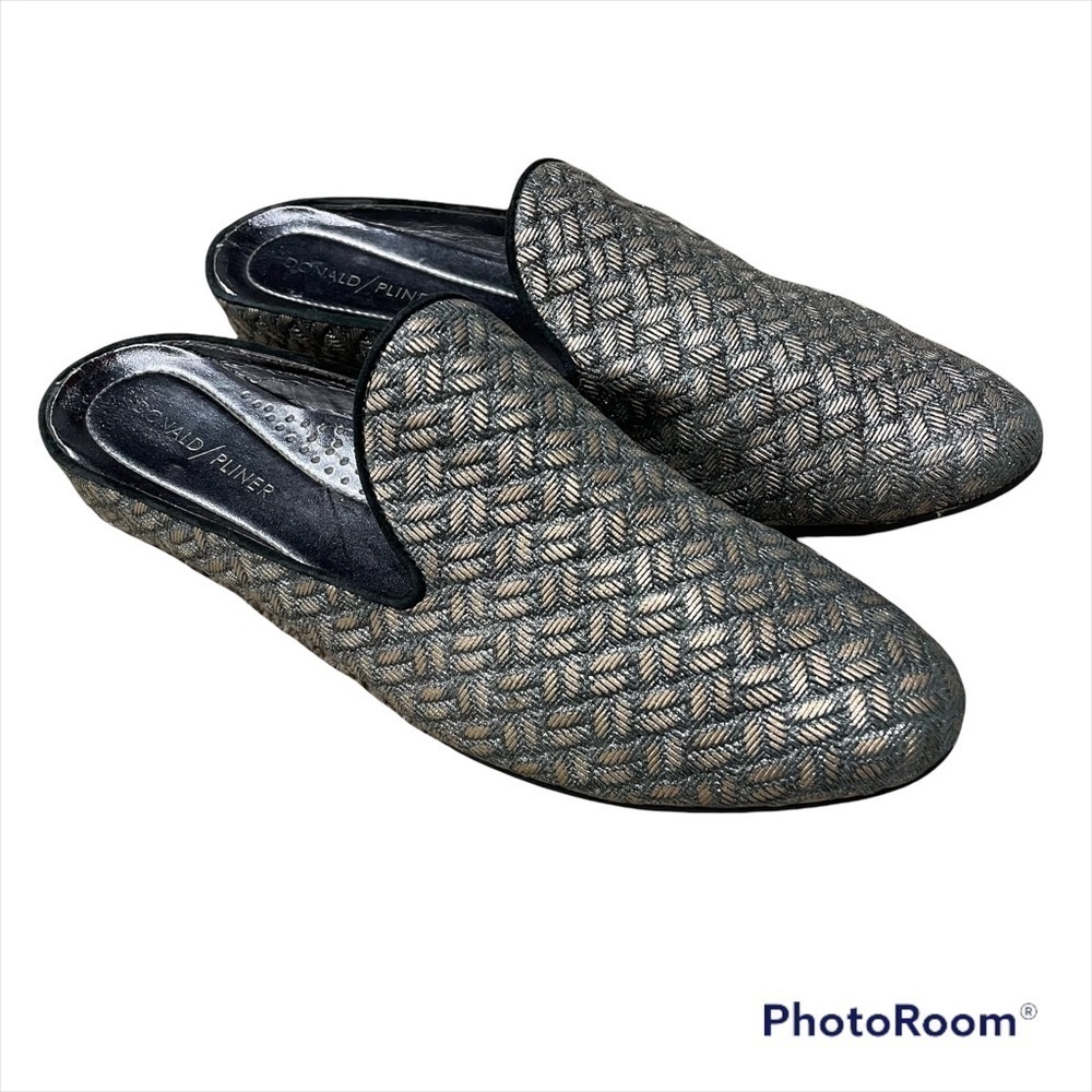 Donald J. Pliner Baz 25 Woven Metallic Mules in Platino size 8.5